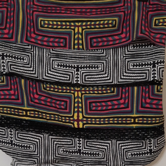 Geometric Patterned Tube Top - Picture 8 of 11